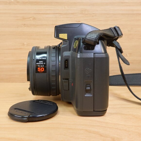 Vintage Pentax SF10 35mm SLR Film Camera, With SMC Pentax 50mm f1.7 Lens - Picture 4 of 9
